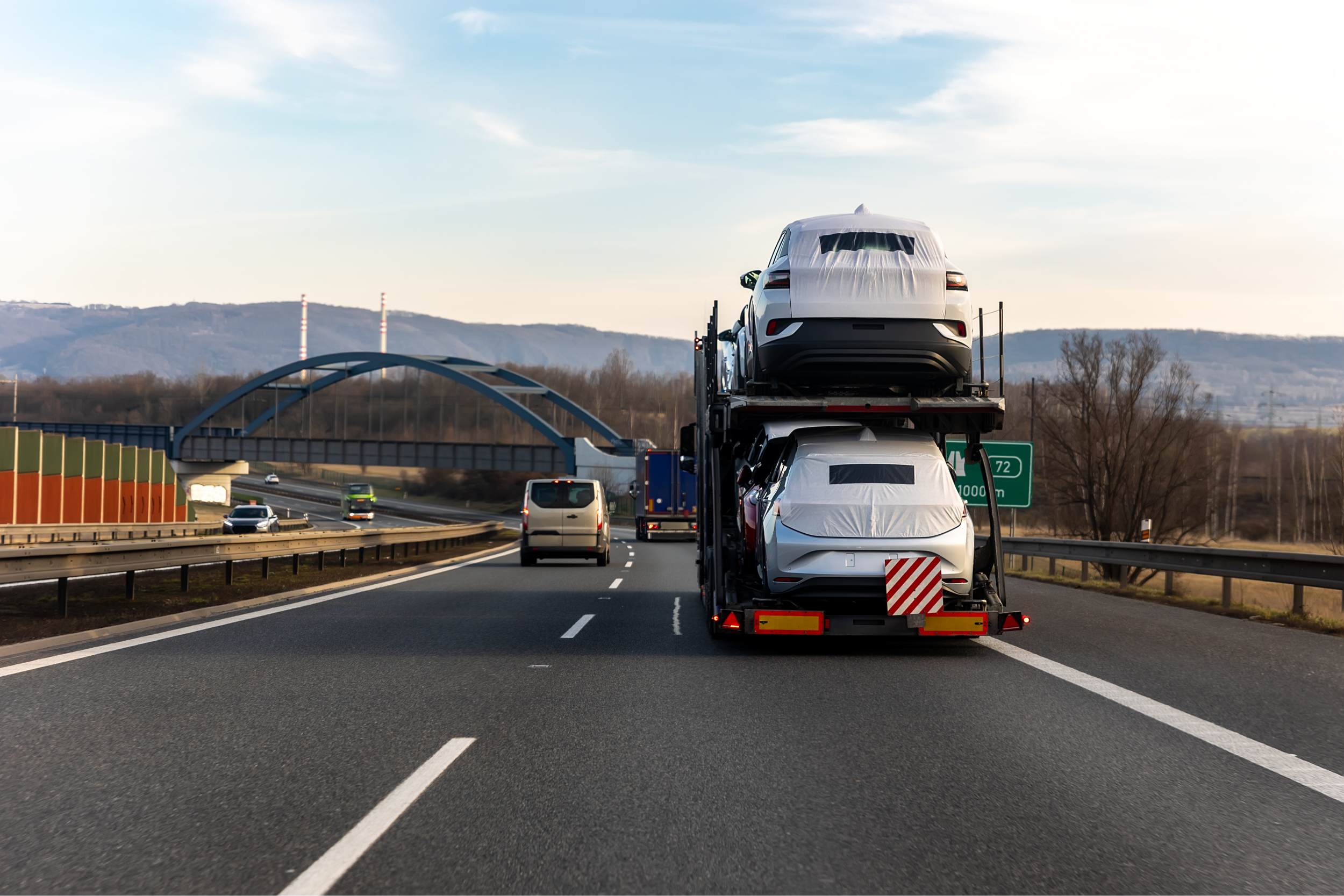 Open vs. Enclosed Auto Transport in Palm Bay, FL: Which Option Is Right for You?